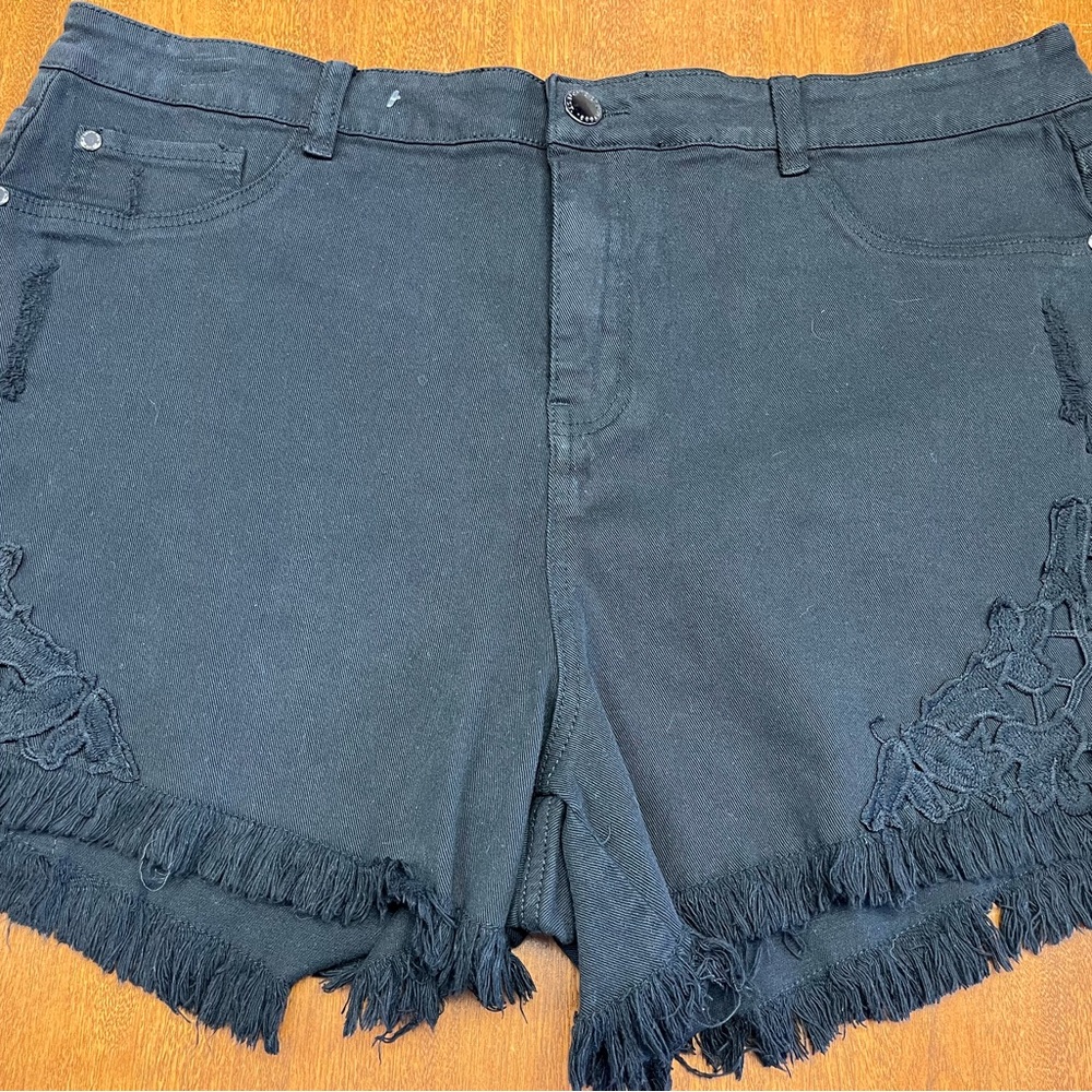 Chic Denim Dark Jean Shorts with Frayed Hem 18 black